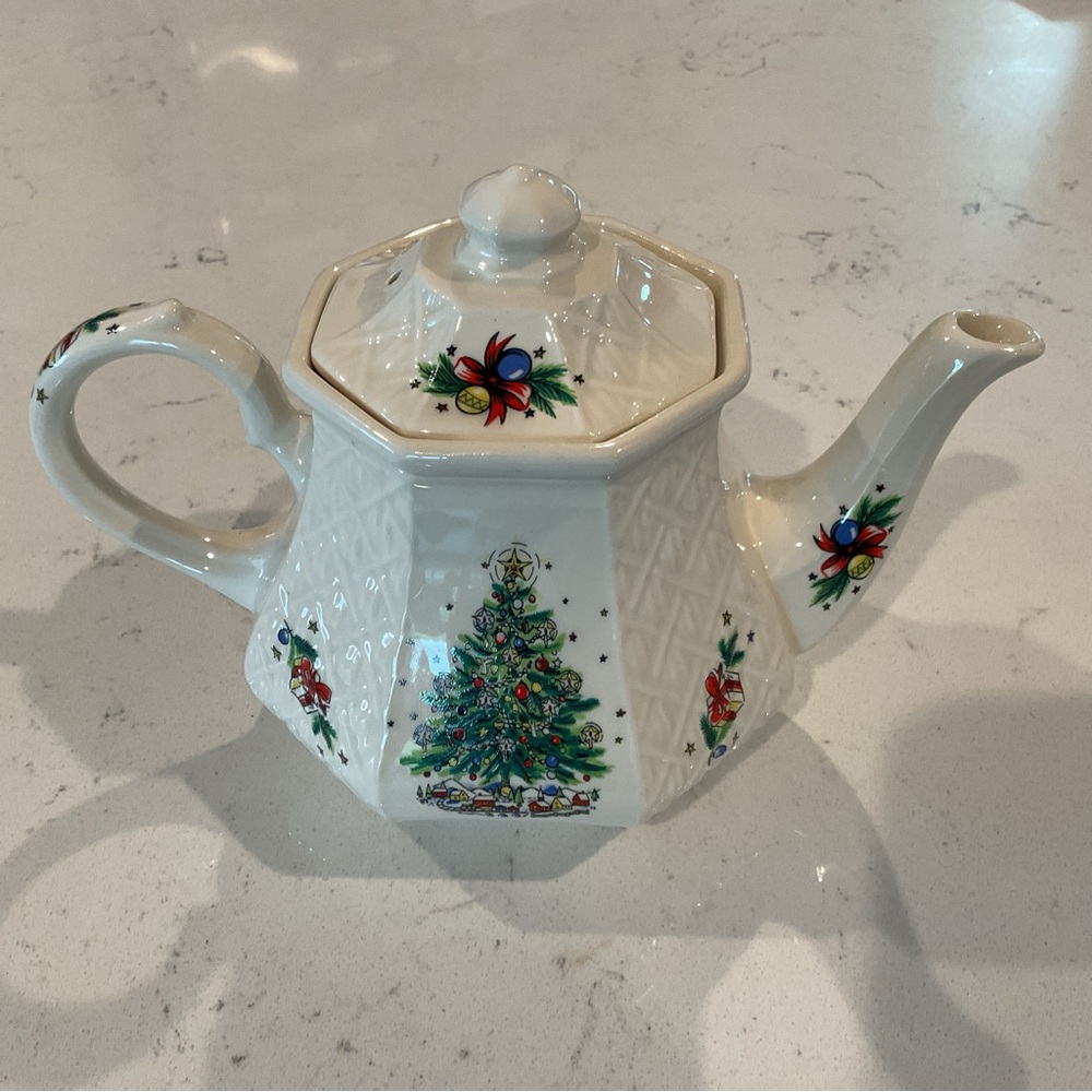 Sadler England 🎄Christmas🎄 Teapot 🫖Excellent Condition Salem Beautiful